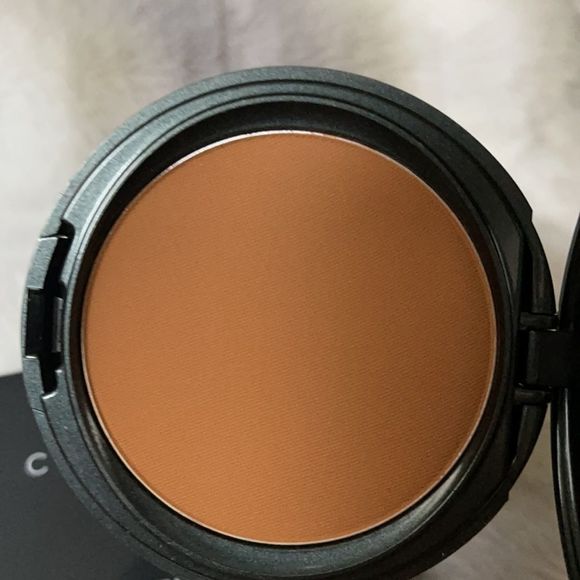 Cover FX Pressed Mineral Foundation - Picture 3 of 5